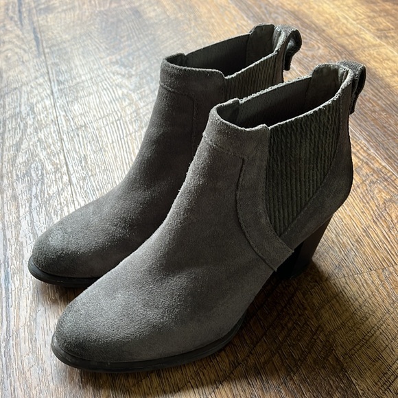 UGG Women’s Cobie II Grey Suede Chelsea Casual Ankle Boots Size US 10 - Picture 3 of 9